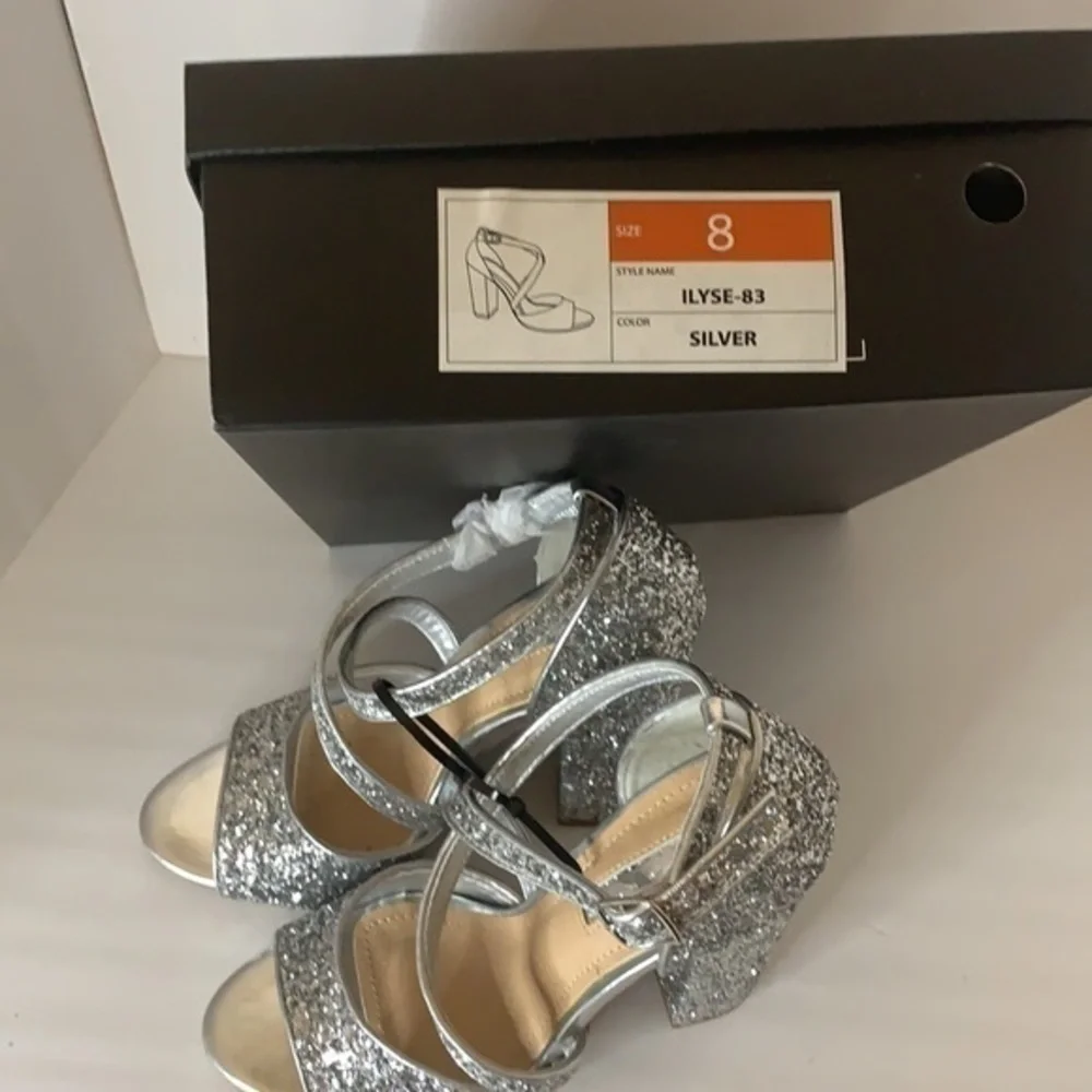 Liliana, HEELS